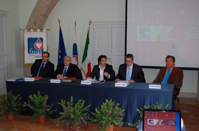 33 assemblea regionale fidas basilicata_tavolo della presidenza800x600